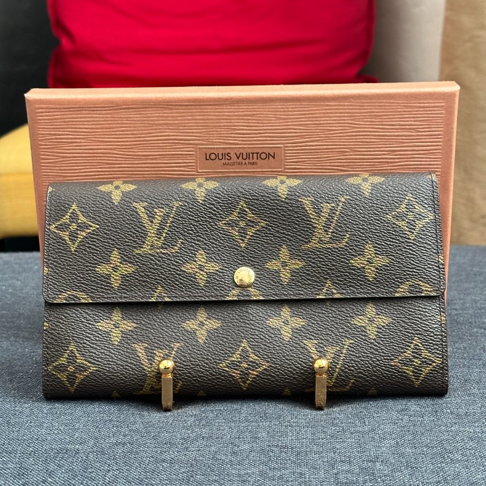 LOUIS VUITTON Vintage Monogram Sarah Wallet / Price is firm